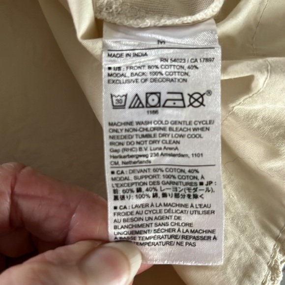 Banana republic    NWT  upscale crop top ivory   sleeveless   button down Size M - Picture 3 of 9